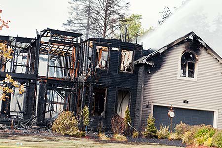 #DYK fatal fires in residential buildings are highest between 1 and 2 a.m? Our latest topical report addresses the characteristics of fatal fires in residential buildings from 2014 to 2016. usfa.fema.gov/downloads/pdf/…
