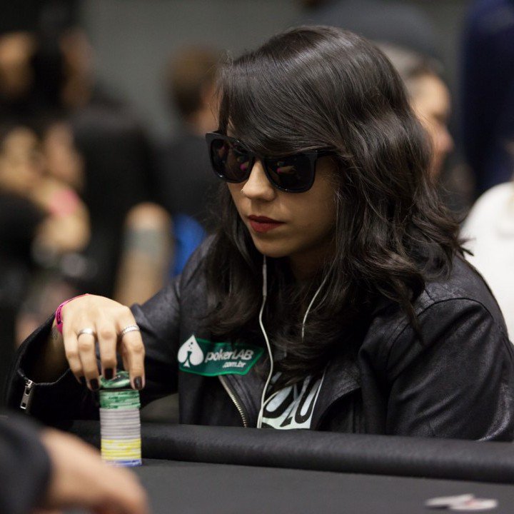 poker_LAB's tweet photo. Aquela deprê que bate depois de um erro ridículo que te custou um monte de fichas. 😶 https://t.co/aYsnmi46NN https://t.co/nJPK1rBHVQ