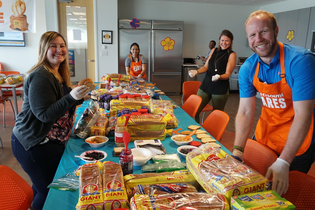 GasSouth's tweet photo. Weโre packing 1,000 lunches today for @actioningeorgia's #SmartLunchSmartKid program! It only takes a couple hours to make lunches that could be a childโs only meal of the day. Volunteer to help: https://t.co/gMCDuLTlJH. #SLSK #EndSummerHunger #SilenceTheGrowl https://t.co/nog0erZlfB