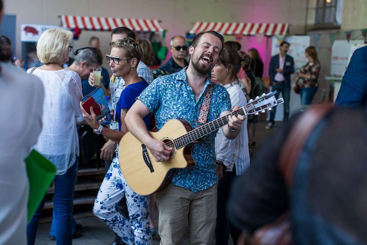 300 bezoekers kwamen op 20 juni naar de Zwitsalfabriek in Apeldoorn voor het Zomercongres 2018. Onder de titel ‘Klein verzet, groot geluk’ organiseerde de <a href="/LeefbaarheidGLD/">LeefbaarheidsAll.GLD</a> dit congres over het anders inrichten van de samenleving. Lees verder op spectrumelan.nl/zomercongres