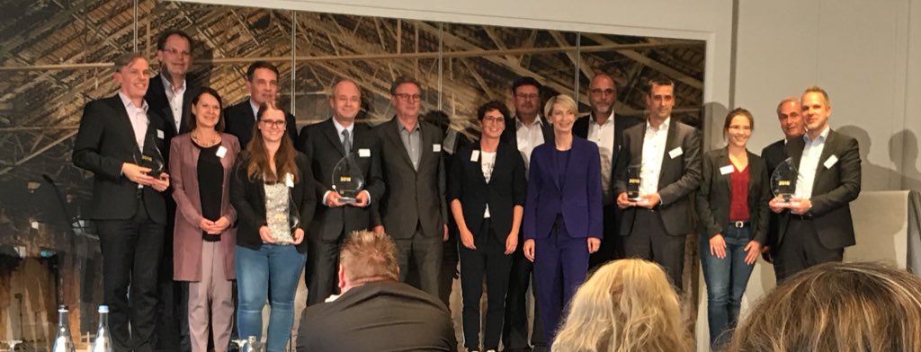 DVGW_Kongress's tweet photo. GRATULATION @swkkrefeld zum HR Energy Award überreicht durch DVGW Vorstand A Ernst @DVGW - mit dem Thema auch auf der #gatwat #gatwat2018 @DVGW_Kongress https://t.co/lMXR9dCYVv