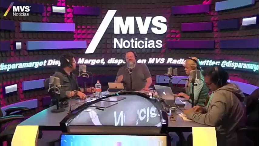 AnonymousENS's tweet photo. @disparamargot sospechosamente solo el micro de @faustoponce fue dejado desconectado por Felipe. Aunque todo debió ser planeado por @latiaveros para callar al Faus.
Diría @Horacitu que ya estoy de #Intrigosa
ccp @szurita @chekozaun @ximenadelam https://t.co/Oj6XMd388p
