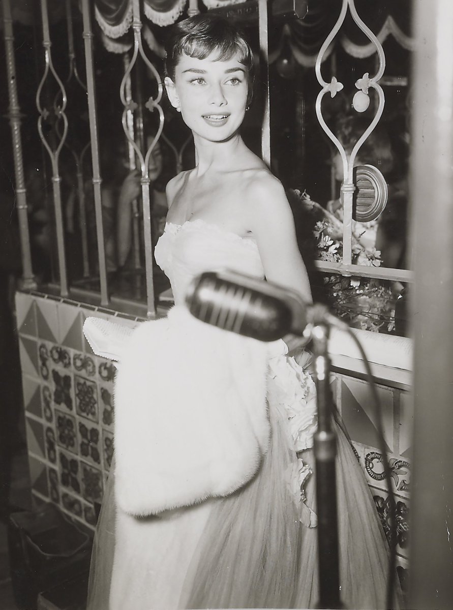 Audrey Hepburn at the premiere of Roman Holiday ( 1953 ) Audrey Hepburn at the premiere of Roman Holiday ( 1953 )