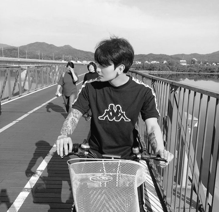 arminxerrrt's tweet photo. – 🚲           uma bela manhã para exercitar-se. https://t.co/FNorcrmGKK