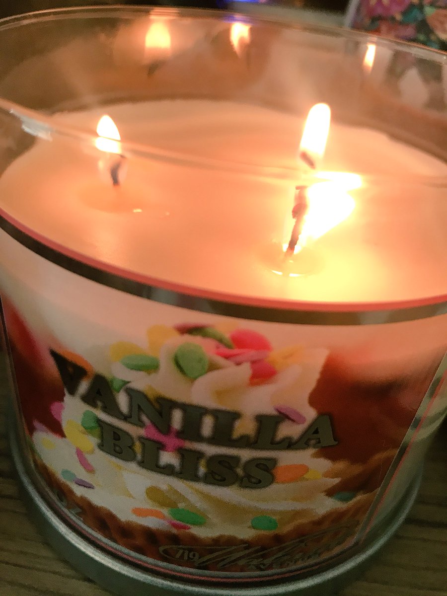 annaawesomeee's tweet photo. Loving my new candles β¨π #addictedtocandles https://t.co/s0oRSGikM6