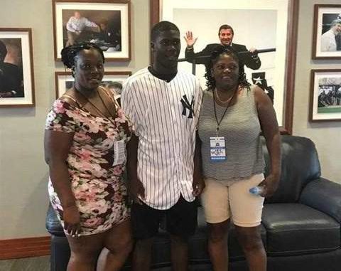 BladenJournal's tweet photo. Smith signs Yankees contract in Florida, for the full story please go to https://t.co/UAD2O0J55N https://t.co/dp6rqYVJqm