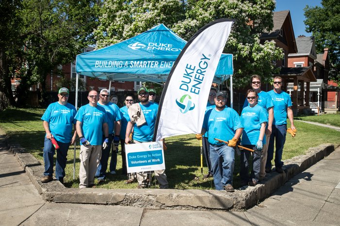 DE_LeeF's tweet photo. Partnering to improve Greater Cincinnati: @UnitedWayGC and @DukeEnergy join forces on projects in the Westwood and Evanston communities. https://t.co/hQ4fVf6QQb https://t.co/GLexYnsyOk