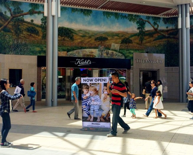 simonmediaexp's tweet photo. Grab an ice cream with your best friend today because it's the #FirstDayofSummer! @StanfordShop @happyhannas #OOH #outofhomemedia #outofhomeadvertising #simonmedia #foundatsimon #simonmediaexperiences https://t.co/IdvctHdyg4