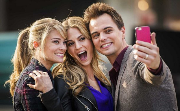 Julie_foxy's tweet photo. King of Selfies #ThrowbackThursday
@THEEdarinbrooks
#BoldandBeautiful #TeamWyatt #DarinAppreciation #5YearsofWyatt #TeamHott https://t.co/j66ZXmdebX