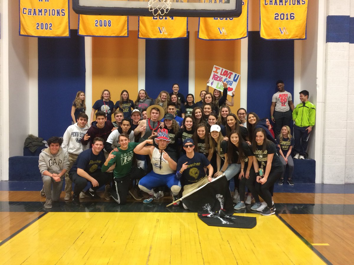 VA_Royals's tweet photo. Thank you class of 2018❗️🐐#thinkitup #BreesCheese https://t.co/a3o2mYLxZ1