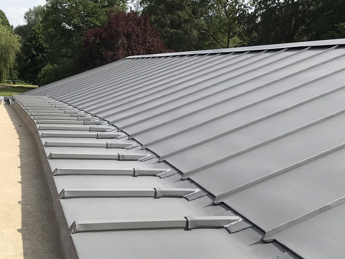 cu_tech_zn's tweet photo. Nice @VMZINCUK project over #foamglas in Guildford #standingseam #FTMRC #VMQuartz #pool house https://t.co/q5dYLFfYOA