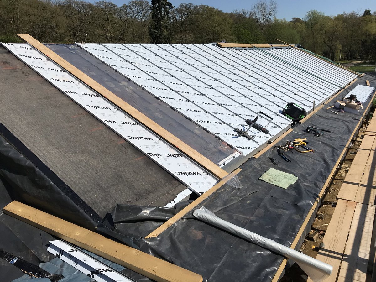 cu_tech_zn's tweet photo. Nice @VMZINCUK project over #foamglas in Guildford #standingseam #FTMRC #VMQuartz #pool house https://t.co/q5dYLFfYOA