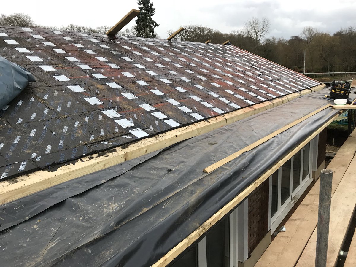 cu_tech_zn's tweet photo. Nice @VMZINCUK project over #foamglas in Guildford #standingseam #FTMRC #VMQuartz #pool house https://t.co/q5dYLFfYOA