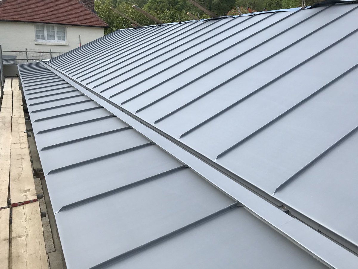 cu_tech_zn's tweet photo. Nice @VMZINCUK project over #foamglas in Guildford #standingseam #FTMRC #VMQuartz #pool house https://t.co/q5dYLFfYOA