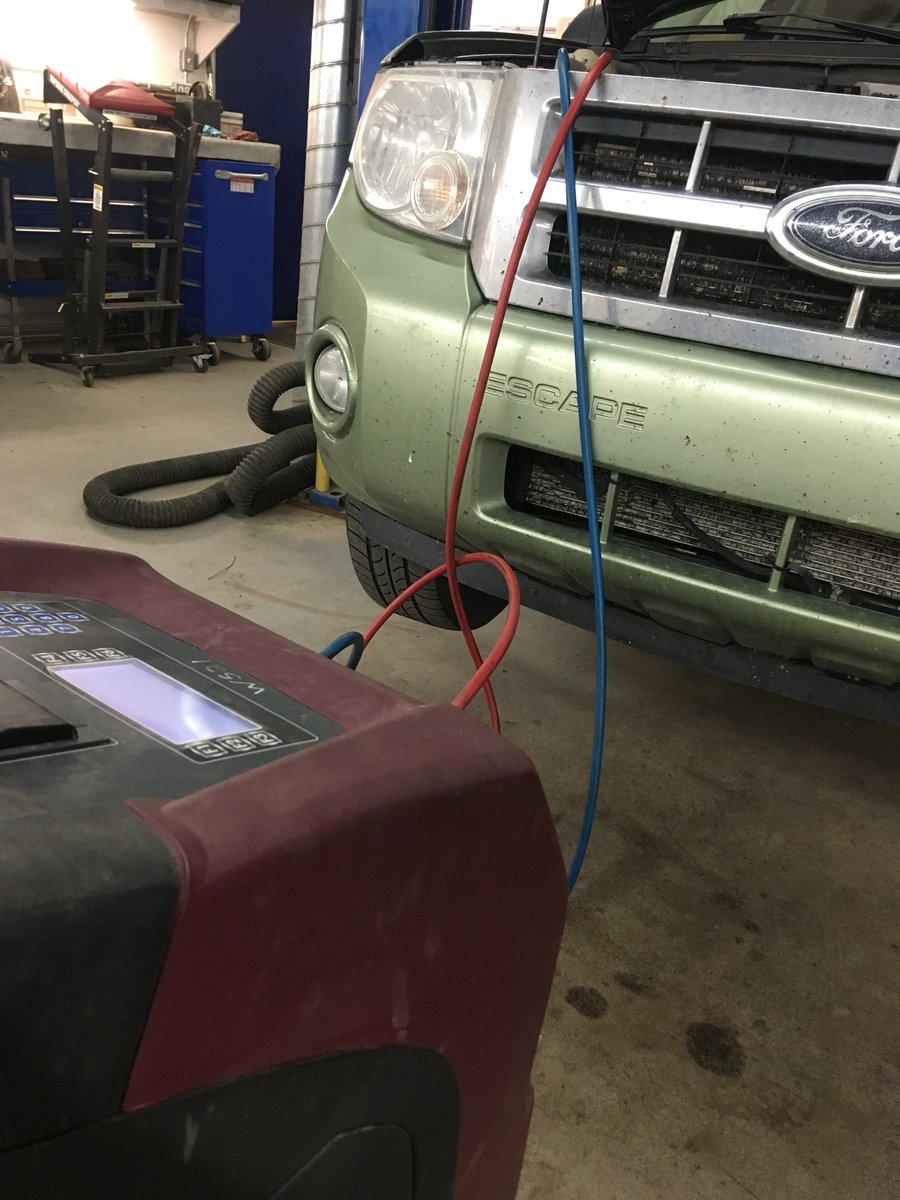 AutomotiveJedi's tweet photo. Too hot today for no #AirConditioning for our cool Client today. Luckily parts are locally available and they will be enjoying the cold air later today. That kind of black thing between the head lights has lost it's ability to hold in the magic. https://t.co/WPhgexDqcU