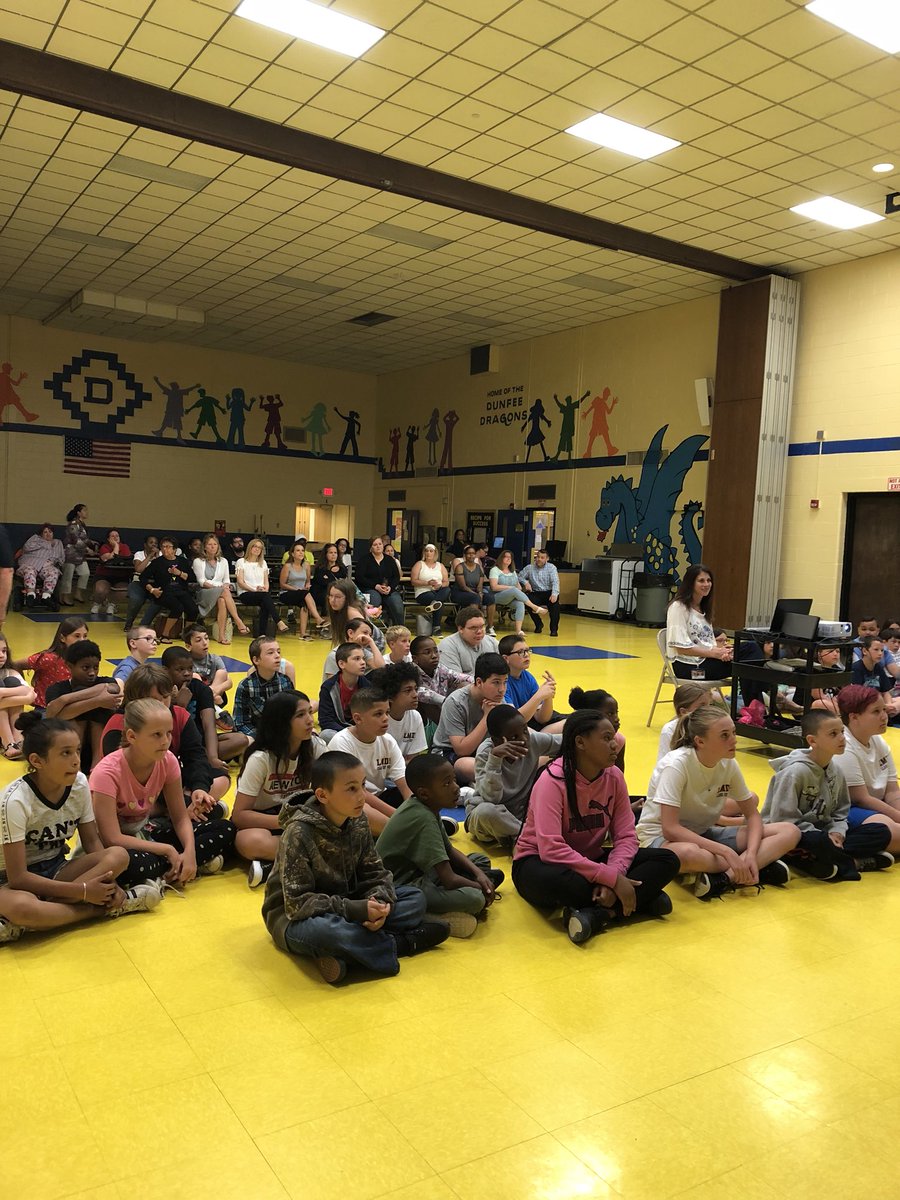 DunfeePride's tweet photo. Congratulations LMDS graduates! I know you will continue to make me proud!!❤️#DunfeePride https://t.co/YxKFIM5Q4e