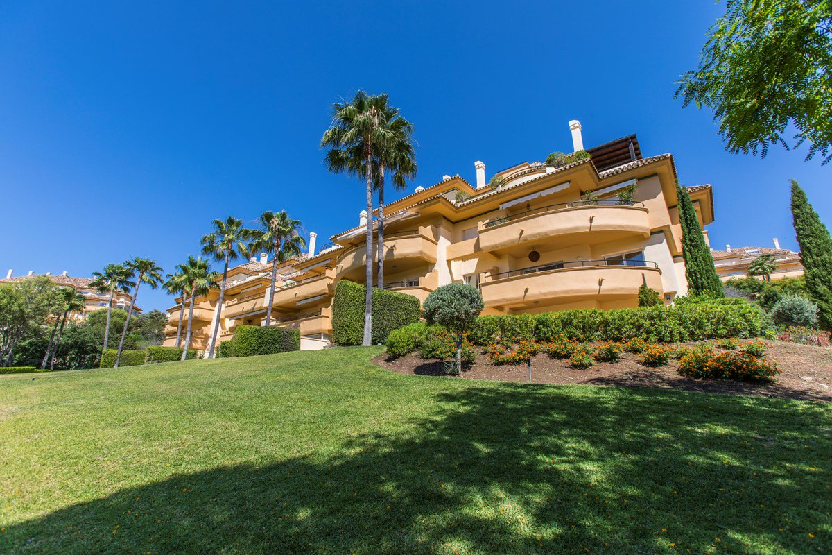 ResidenciaEstat's tweet photo. Immaculate three bedroom apartment with wonderful views in @ElviriaHills #Marbella. More photos &amp; info here: https://t.co/fURoNHDxLr…/property-details/327542/ https://t.co/KTEXdQtMTU