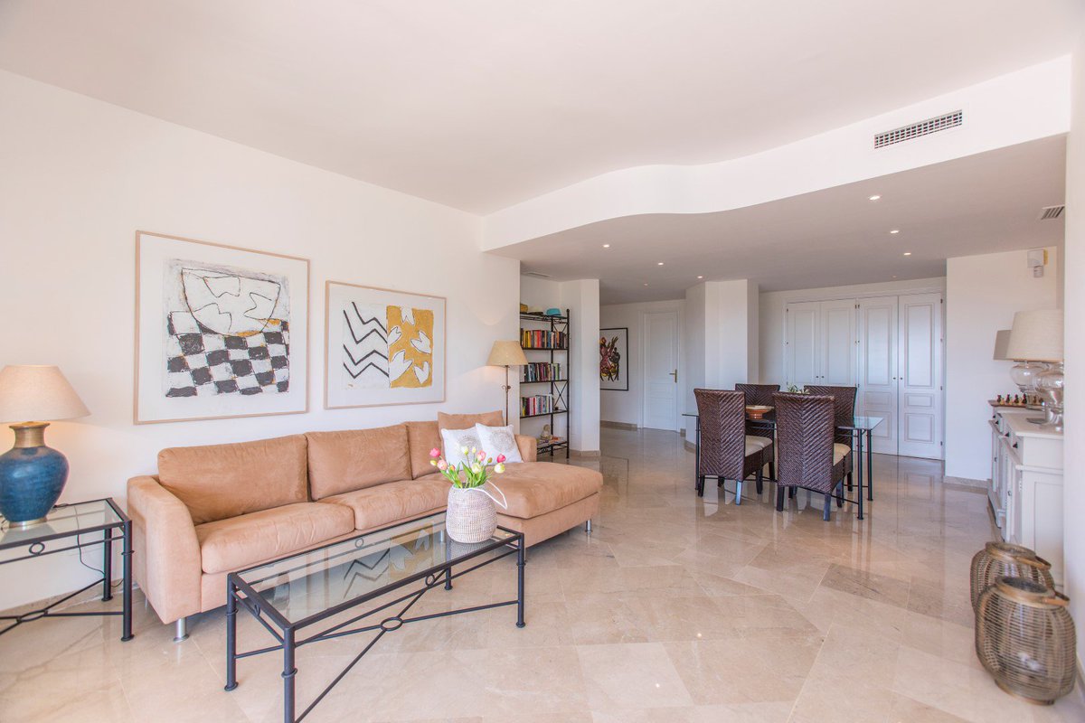 ResidenciaEstat's tweet photo. Immaculate three bedroom apartment with wonderful views in @ElviriaHills #Marbella. More photos &amp; info here: https://t.co/fURoNHDxLr…/property-details/327542/ https://t.co/KTEXdQtMTU
