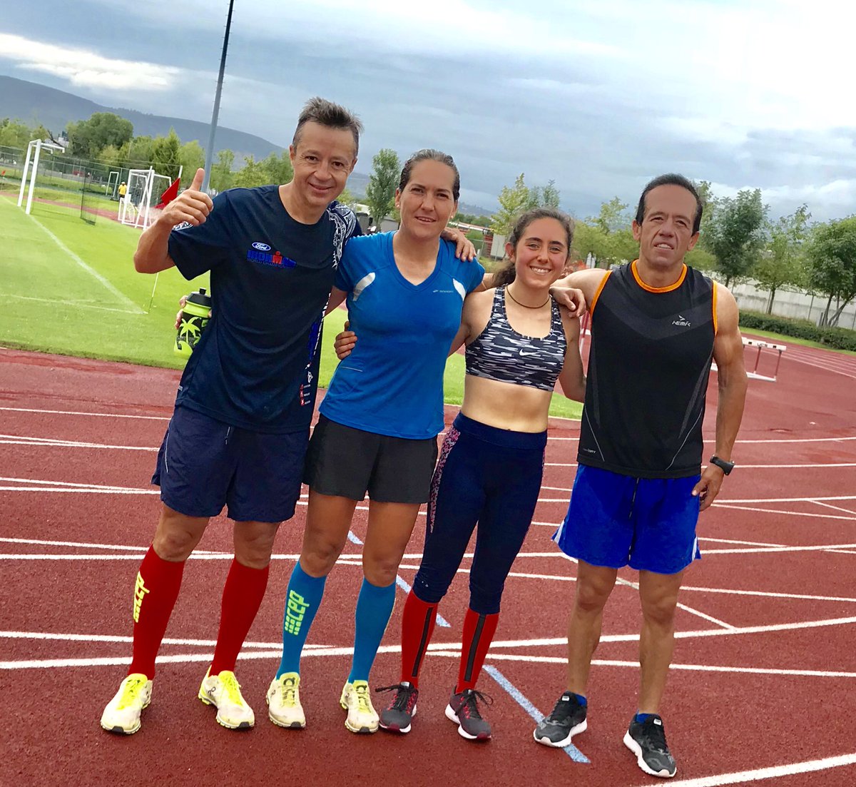 fabiolacorona's tweet photo. Me encanta entrenar en @lalomaqueretaro 🏃‍♀️☁️ Día de sesión larga en la pista! 👊🏼
👟 @On_RunningMx 
🧦 @CEPCOMPRESSION 
⛽️ @hammernutrition 
#CubeWoman #HammerArmy #CepCompressionMx #BuffMx #ThuleMx #runoncloudsmx #rathlete #AutoExpressOlvera #DisfrutaElCamino #Col3:17 https://t.co/Pc18M12fmG