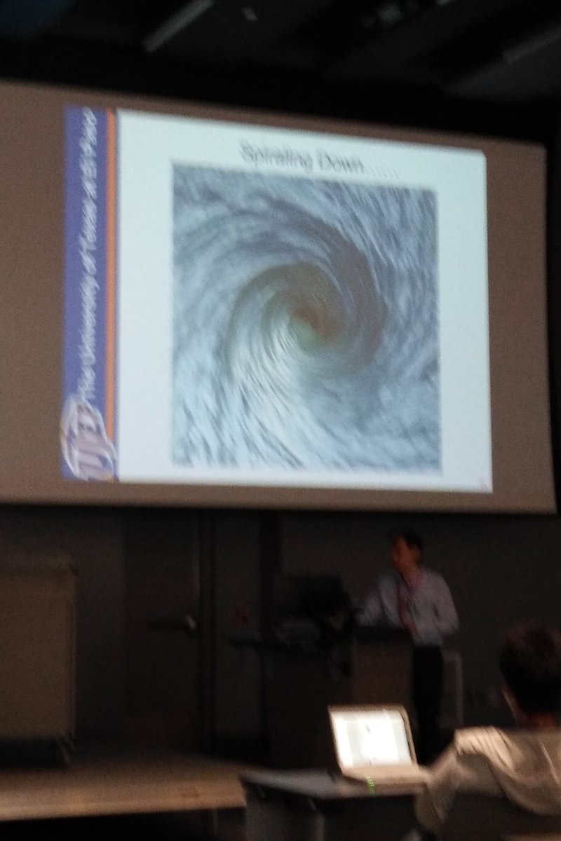 Virosphere2012's tweet photo. Awesome talk by @riverseow on 3-D reconstruction of CroV and other #GiantVirus at #AVW9 https://t.co/G2ksQCUqOs