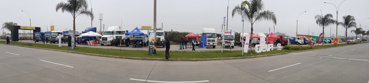 SpeedyGroupInt's tweet photo. Vivimos la fiesta del fútbol en directo y en pantalla gigante, con nuestra Expo camiones 2018, visítanos estamos hasta mañana en el Mercado Mayorista de Santa Anita. #PerúVsFrancia https://t.co/XzaA2vAEWV