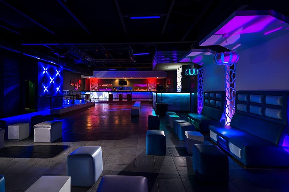 OceanBlueSand's tweet image. Grab a cocktail 🍹 and join us at the disco 👨‍🎤, as you discover all that our evening entertainment program has to offer. #EveningEntertainment #Disco #LetsDance buff.ly/2rnKX6O