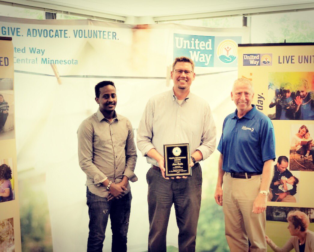 SCSYOMN's tweet photo. #SCSYO Awarded @ruis004 Director of @UnitedWayCenMN with an appreciation award for his work in St Cloud.Thank you @StCloudMinn @MayorDaveKleis for being there https://t.co/VNwJEJ36s3