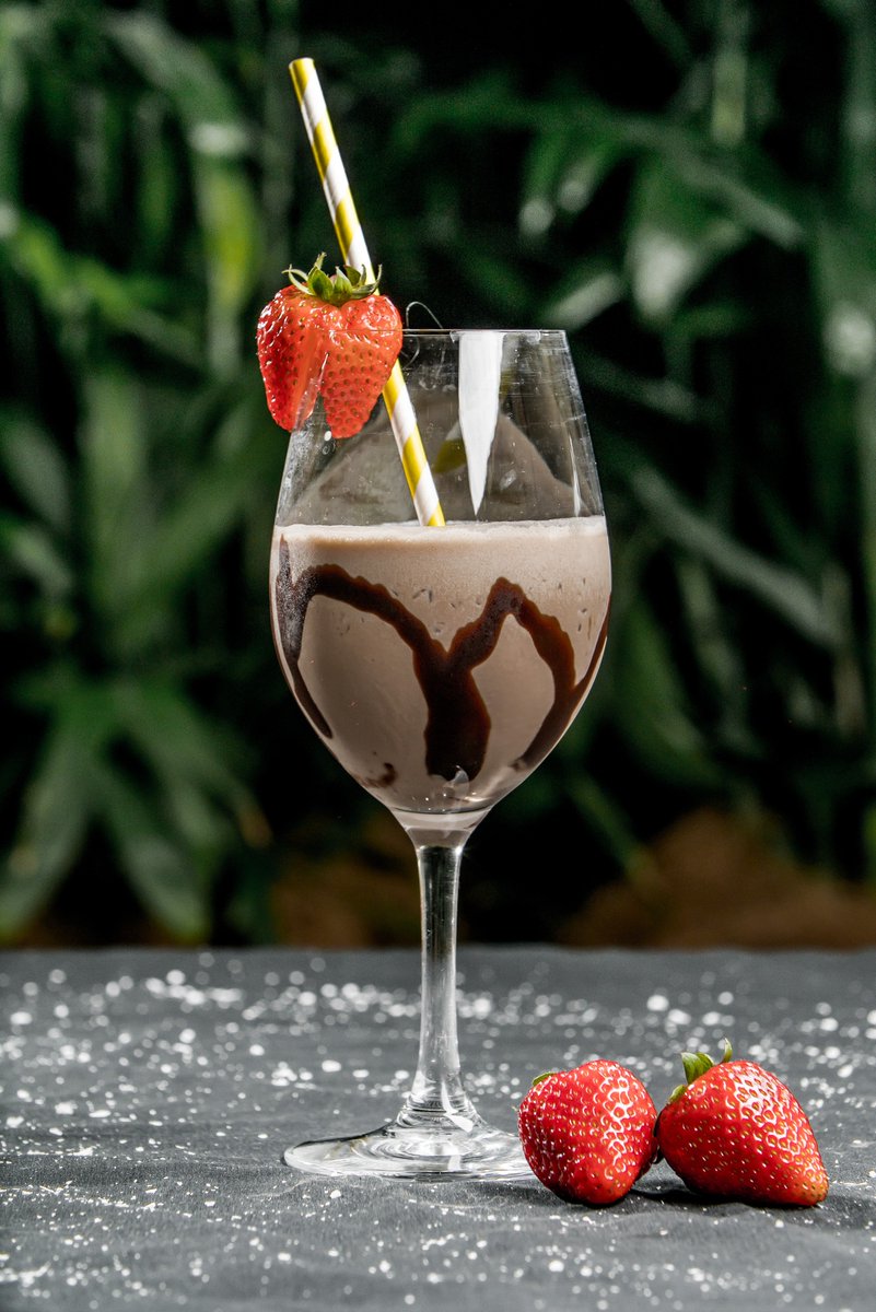 thegoldenpod's tweet photo. Welcome to a world of lovely choco-affairs! #thegoldenpod #mudslide #choctails #chocolatelovers #Orlando #Florida #choctailsfordays #orlandolife #tampa #orlandoflorida #kissimmeeflorida #LoveFL #VisitFlorida https://t.co/7ou49CIdwp