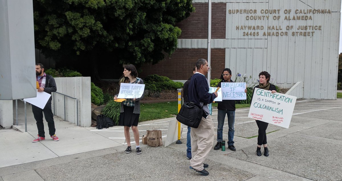 jfpark3's tweet photo. This morn we're in Hayward w/ @1Fam demanding the judge grant a "motion to set aside the default judgement," meaning the eviction process restarts. If the process restarts, there's more time to fight in & outside of court. #OneFam https://t.co/KXXyCW7oKZ https://t.co/TZlFihcYnV