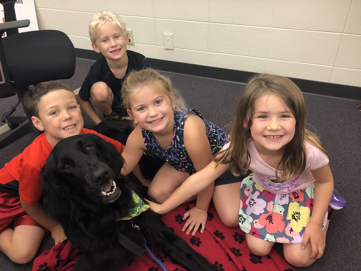 learnwithMissH's tweet photo. We had a special guest at STEM CAMP yesterday! 🐾 We talked about special animal senses. #MillardStem2018 #Proud2bMPS @jsutfin @lindsey_revers https://t.co/s6bOk3GjHT