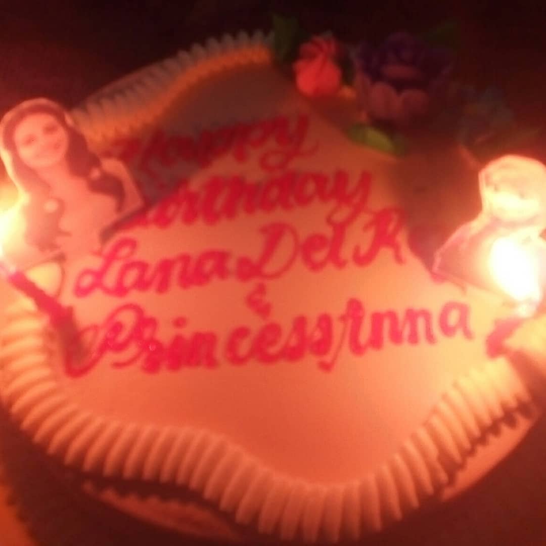 denss_bihay_10s's tweet photo. Happy Birthday to my Princesters, Lana Del Rey and Princess Anna!
.
Here's my cake dedicated to both Lana and Anna!! 👸🎂👸
.
#LanaDelRey #PrincessAnna #Anna #Frozen #DisneyFrozen #DedicatedCake #Dedicated #Princesters #HappyBirthday #DB0621 #LDRonDenss #DenssMultiplePosts https://t.co/XQb6GyywtI