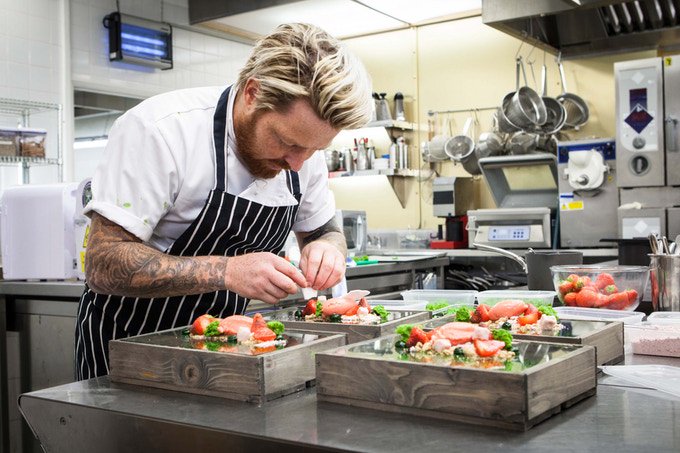 Tommy Heaney <a href="/Heaney16/">Tommy Heaney</a> needs a kick to get him started.
So here's your chance back the man and his new endeavour.
Tommy, can we come and wash the dishes?
kickstarter.com/projects/tommy… …