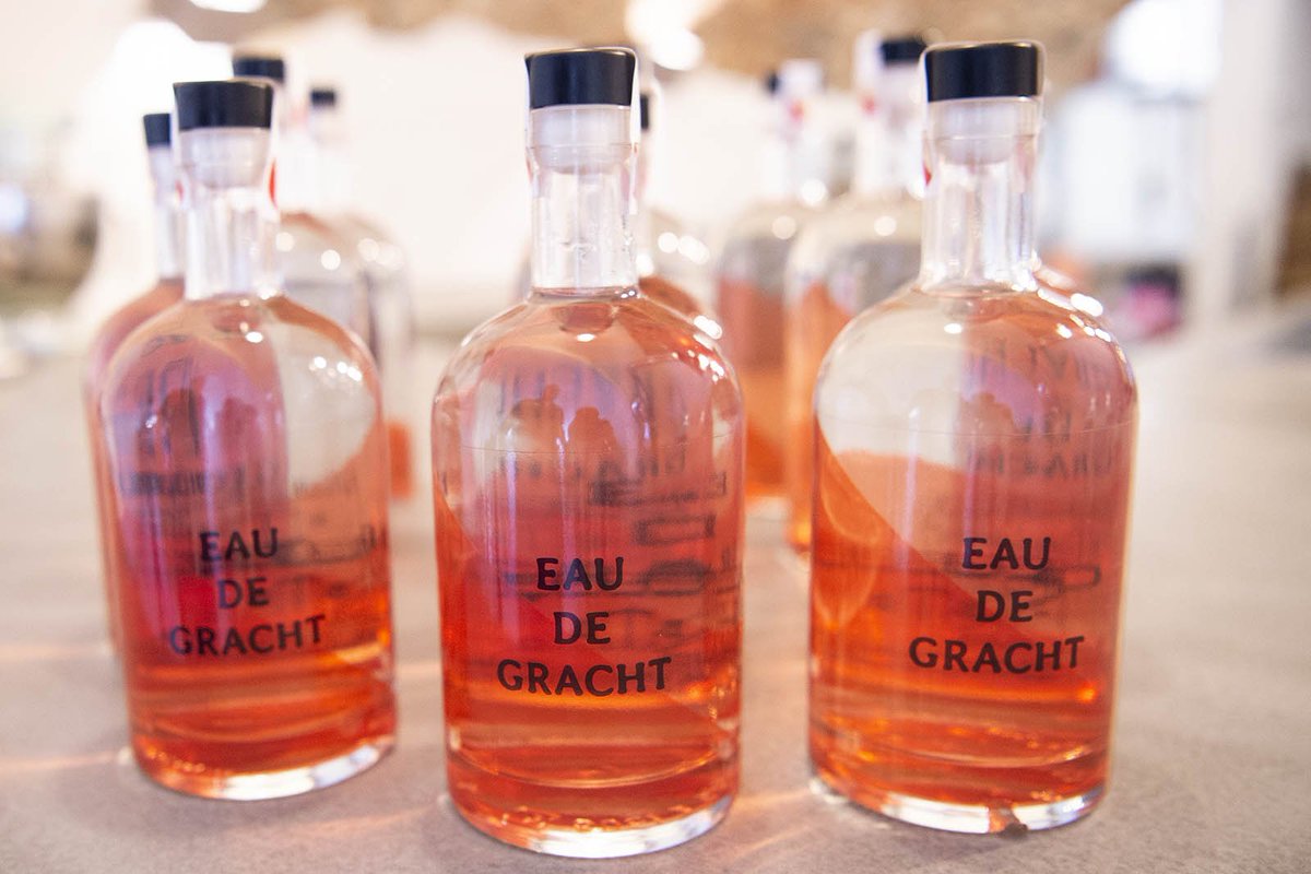 Het eerste souvenir dat in het teken staat van de prachtige Utrechtse grachten.
Eau de Gracht is fris Utrechts bronwater, gefilterd en gebotteld in één van de werfkelders langs de #Oudegracht. Te koop bij VVV #Utrecht ow.ly/et3o30kBwBH