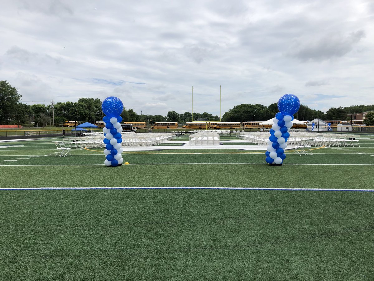 BravermanHHS's tweet photo. #weAreGraduating at 4pm! Balloons are getting set up and flowers on the way. #classOf2018 https://t.co/XC2keei2uD
