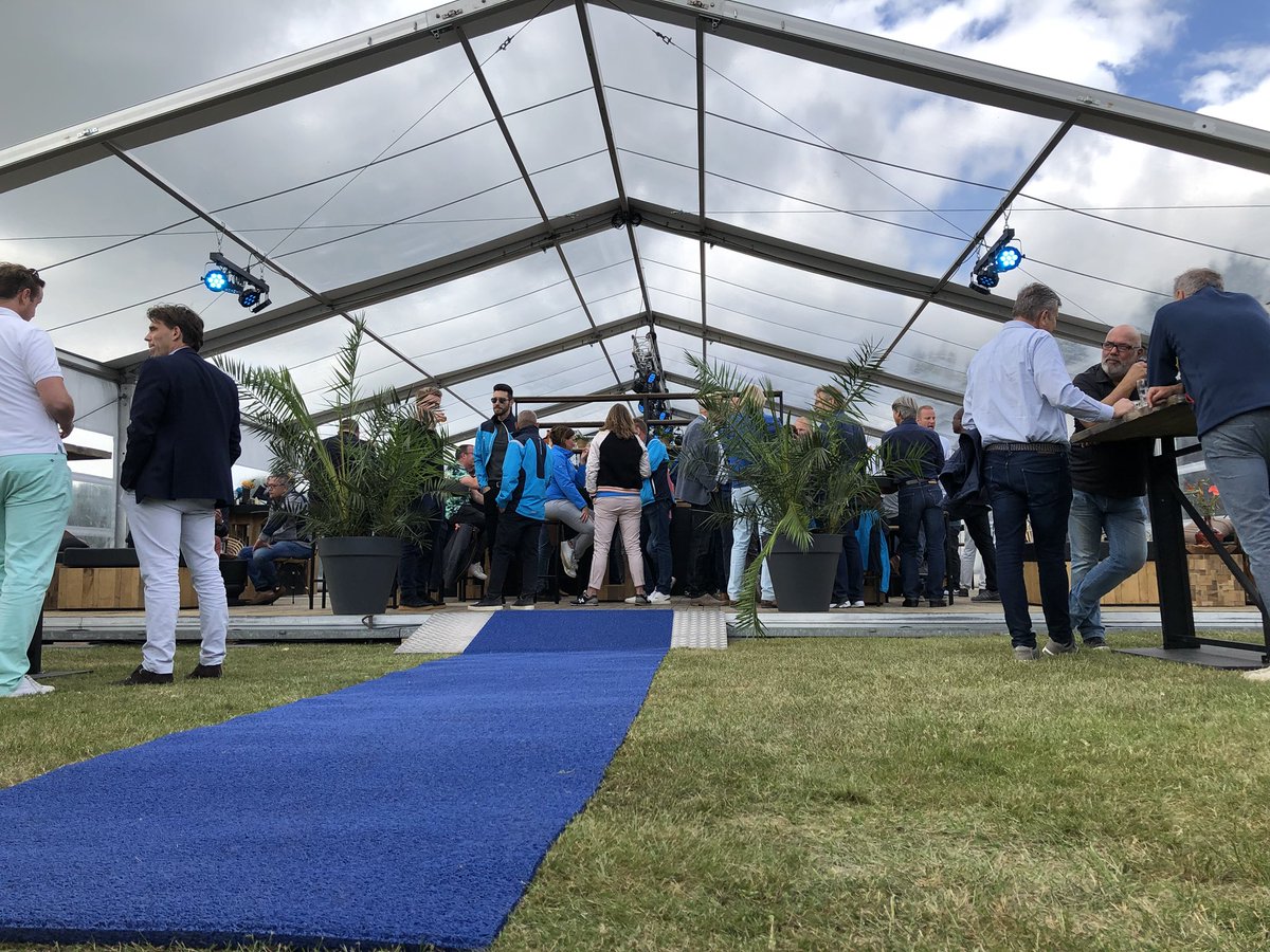 GotchaHarry's tweet photo. Nu borrelen 🍷🍸 na golf met windkracht 8 💨. #infraconcepts #CTHW2018 https://t.co/np0RYhjApu