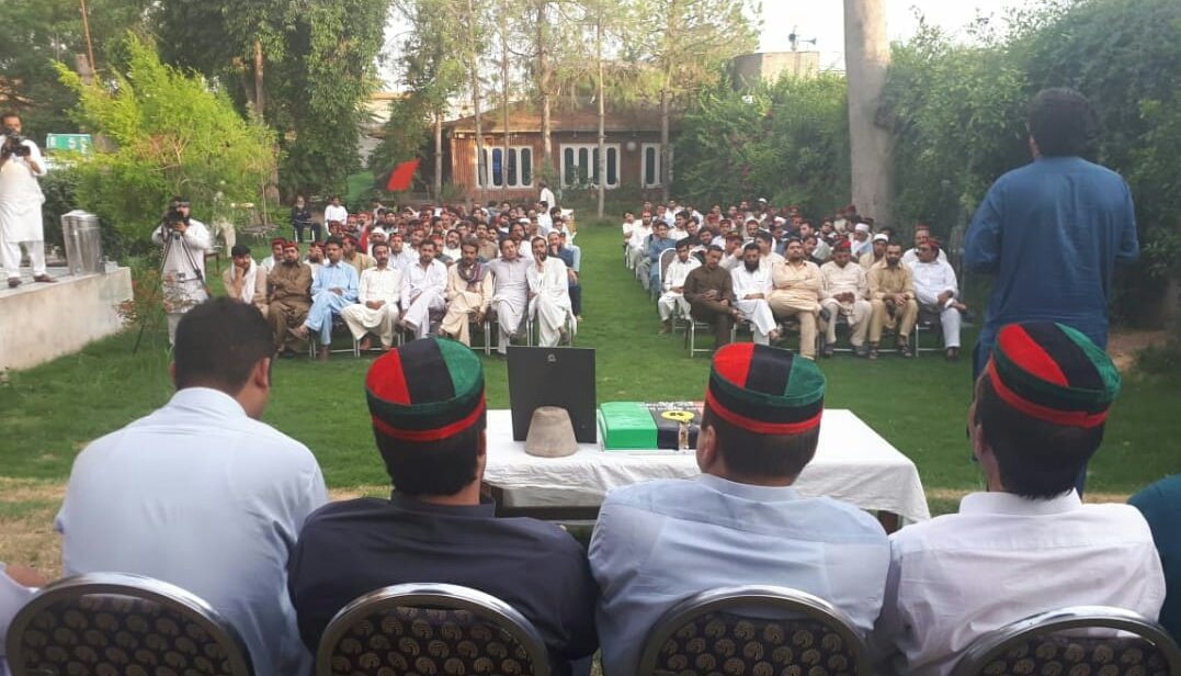 PPP_Org's tweet photo. #PYO Khyber-Pakhtunkhwa celebrating 65th Birthday of Shaheed Mohtarma Benazir Bhutto. President #PYO KPK @SamiKhanKP addressing the workers on this occasion. #HappyBirthdaySMBB https://t.co/OvqHEZg3Kn