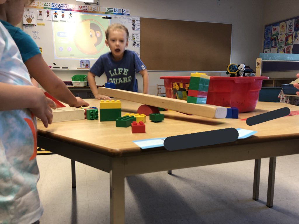 FDKRM123's tweet photo. Can you make the wood balance and can you make it balance with loose parts? #provocations @TayShoresPS https://t.co/orOqrckl1Y