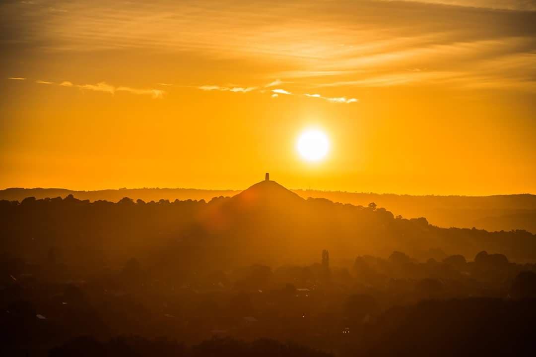 SomersetLife's tweet photo. Two more beautiful photographs taken at Glastonbury Tor this morning - the #SummerSolstice sunsrise 🌄. Thank you for sharing with us Stuart 'Chopper' Watts 📸 https://t.co/b5MoPS5rfS