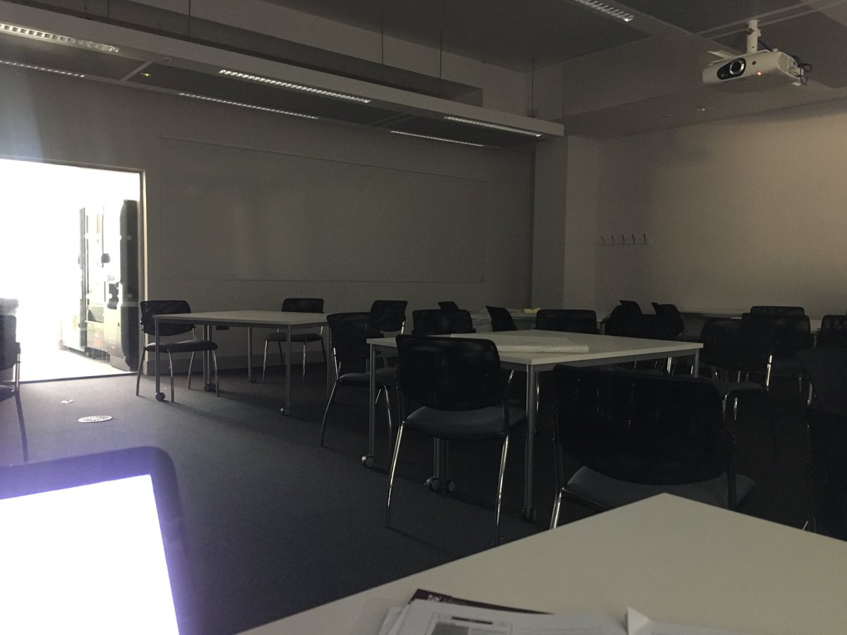 JakubE_Thornley's tweet photo. When you havenβt left your seat so the lights decide to turn of π€£
#stayinglate #teambluetech #RAIH2018 https://t.co/bTR2tA70tn