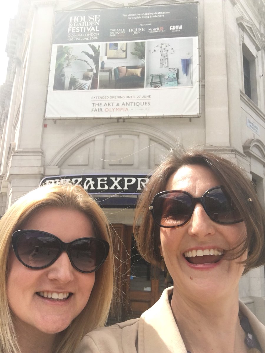FreyaSimms's tweet photo. With #fairmanager Sophie Wood visiting our old stomping ground and seeing lots of familiar faces and @LAPADAorg members @OlympiaAntiques https://t.co/AVHxPqrzYW