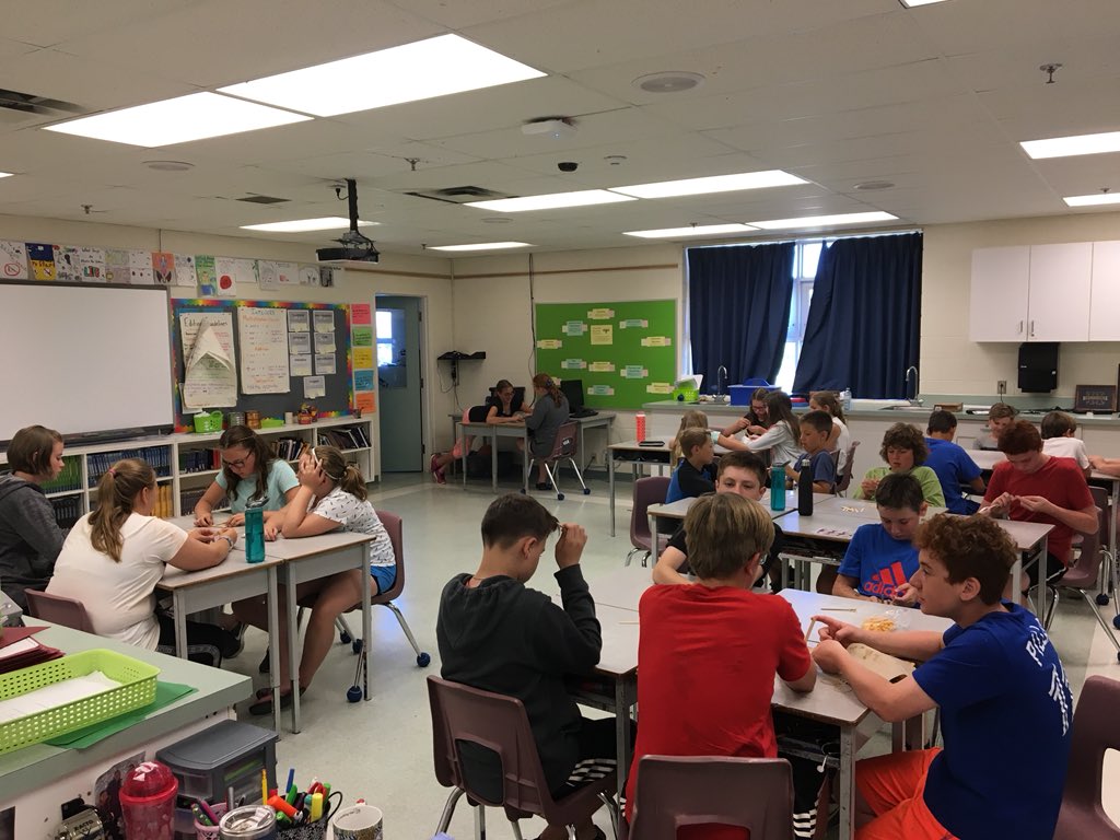 Ms_Elliott5's tweet image. When the 8s are away the 7s will play! Making catapults and launching marshmallows. #gradtripweek #TLDSBlearns