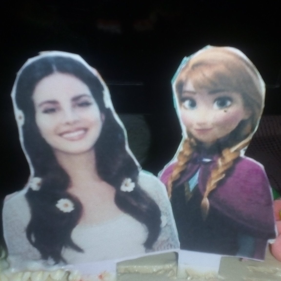 denss_bihay_10s's tweet photo. A Princess and a Queen was born. Happy Birthday, Lana and Anna!! 👸🎤🎂👸☀
.
#LanaDelRey #PrincessAnna #Anna #Frozen #DisneyFrozen #APrincessWasBorn #AQueenWasBorn #Princesters #HappyBirthday #LanaAndAnnasBirthdaySpecial #DB0621 #LDRonDenss https://t.co/dgAWaae21v