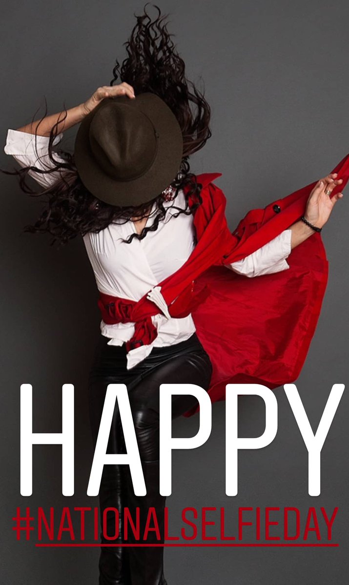 m_sunshine's tweet photo. Happy #NationalSelfieDay โฅ๐ In our #photographystudio we joined in! #graphility #MartaHurtadoPhotography https://t.co/99hltnIpqE