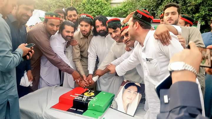 PYO_KP's tweet photo. #SMBB was known as the ‘Iron Lady’ of Pakistan and in the Muslim World, she was known as the ‘Daughter of Islam.’ it goes to her credit that she was the first woman prime-minister of any Muslim state.
President #PYOKP @SamiKhanKp https://t.co/gsFnMshiwI
