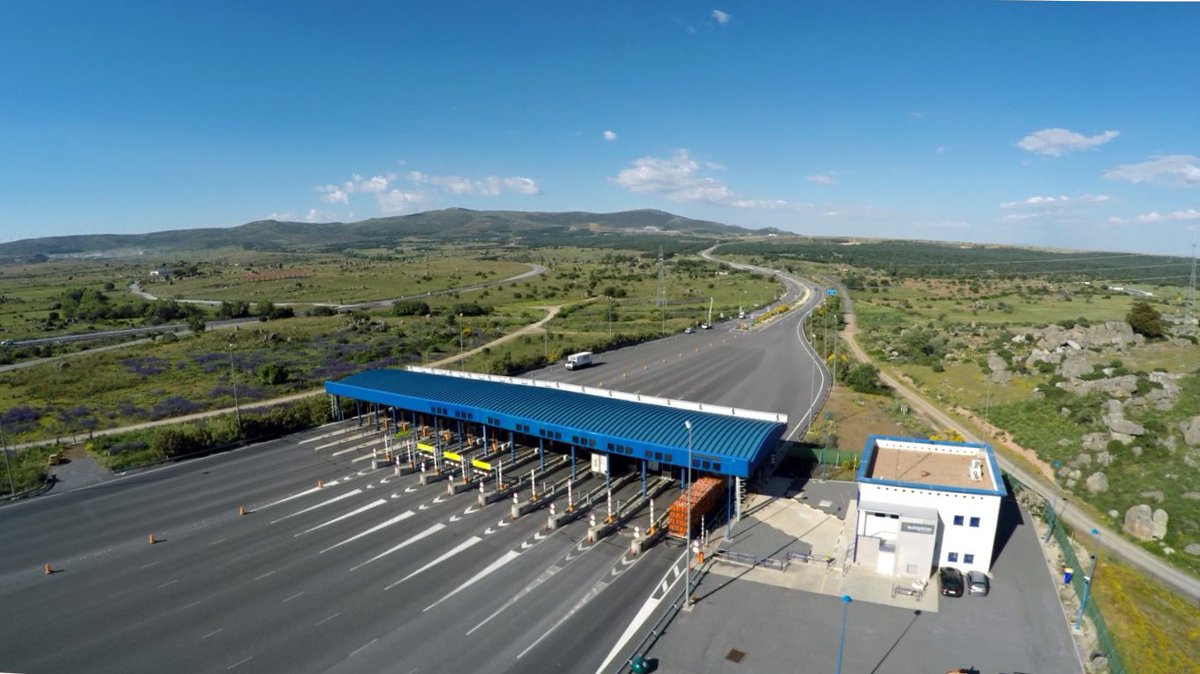 ElColectivoAv's tweet photo. Jueves de carretera y drone #AP6LaMoralDelVampiro #Rodaje https://t.co/16XjQWQeDr