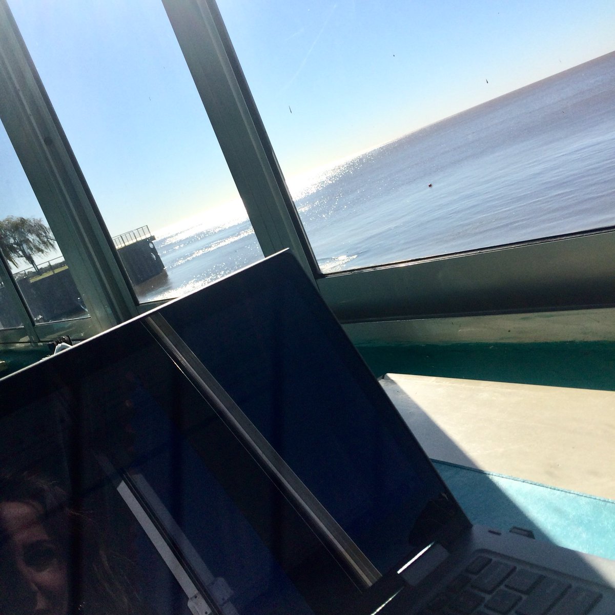 abcomunicaciong's tweet photo. #newAB trabajando feliz! Hola Invierno, a diseñar!!! #actitudAB #siempresumarAB https://t.co/CM3VRPbm4a