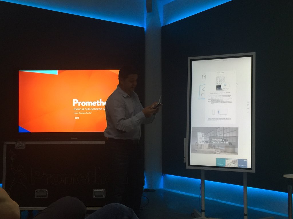 todopdi's tweet photo. Aprendiendo a mejorar la colaboración con la nueva #samsungflip: smartphone, portátil, USB o Móvil https://t.co/6bxwSg1v2g