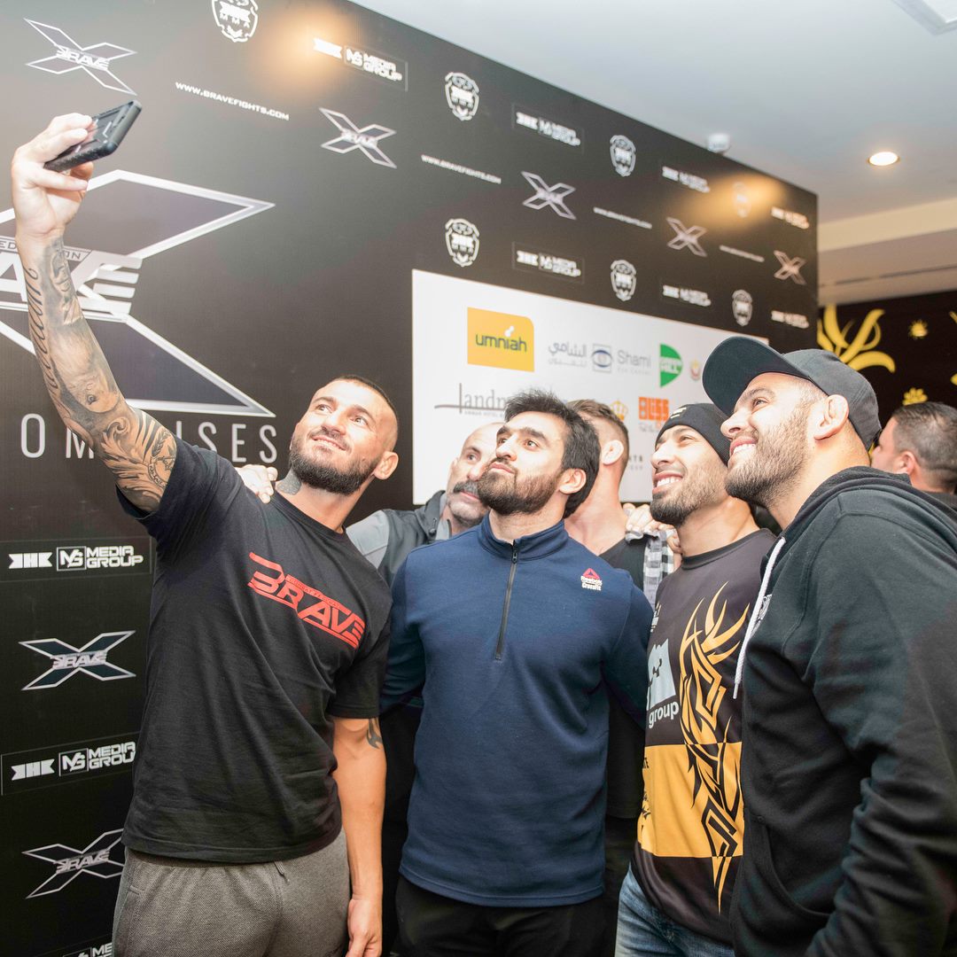 hhskmedia's tweet photo. HHSKmedia
Published by Khalid Hamad · 37 mins ·
It’s #SelfieDay with Brave CF warriors always nailing it right before the action!
Who snapped the perfect selfie?
.
#mma #bravecf #selfie #fight #mmafighter #bravefights #brazil #jordan #bjj #boxing #martialarts https://t.co/xPdezYLSYw
