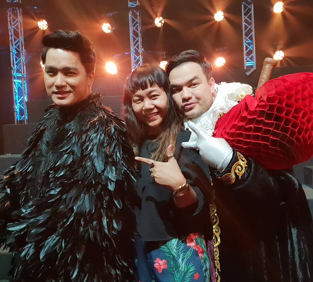 sinevee1234's tweet photo. ฉลองแชมป์ให้ #หน้ากากเป็ดน้อย ❤😍 #หน้ากากอีกาดำ 🐧 #หน้ากากแอปเปิ้ล 🍎 @oatpramote @aejirakorn #themasksinger1 #themasksinger3 #themasksinger https://t.co/4NB7VbGCKK