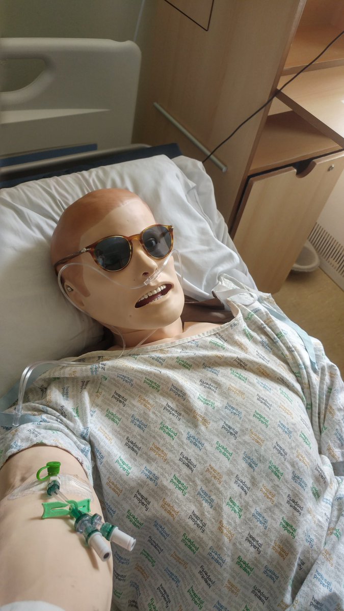 RDE_Sim's tweet photo. #nomakeupselfie #wardsim #lymeward @RDEhospitals https://t.co/GExrFPxgCM